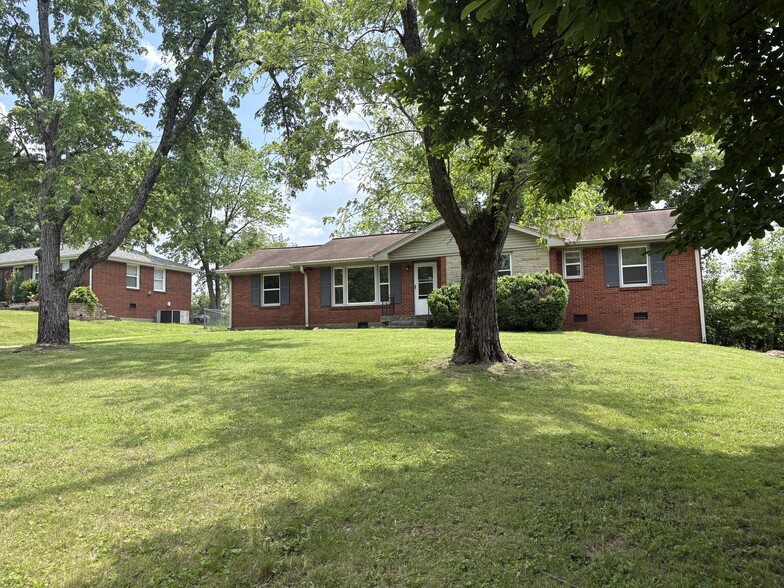Primary Photo - 2405 Ridgeland Dr