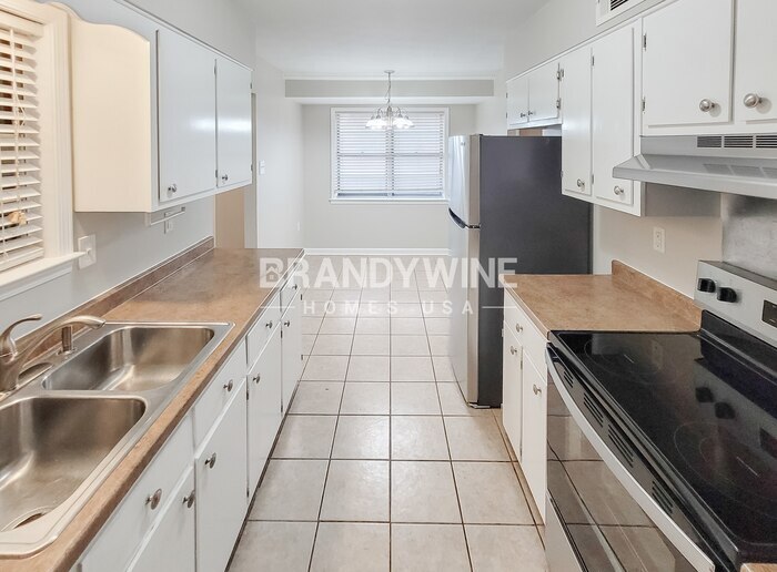 Building Photo - 6787 Spruce Hill Dr