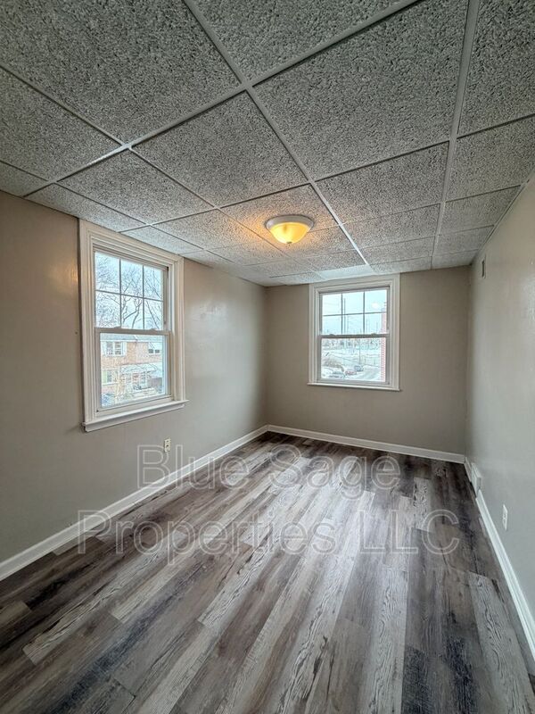 Building Photo - 15 King Ave