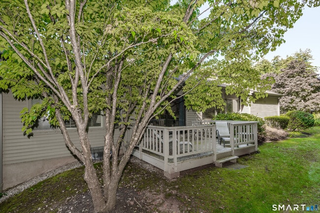 Building Photo - 2 Bramble Bush