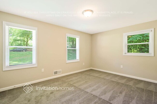 Building Photo - 5888 Simone Dr