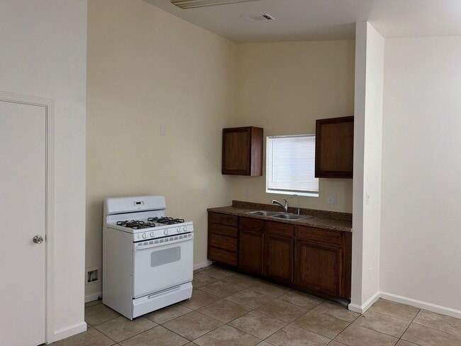 Building Photo - 705 S Brown St