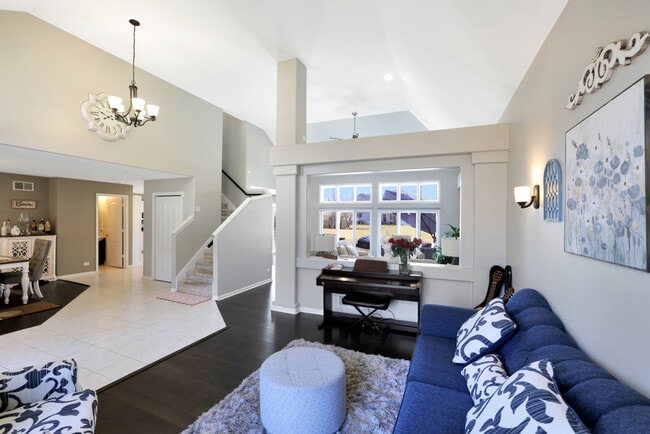 Building Photo - 2655 Molitor Rd