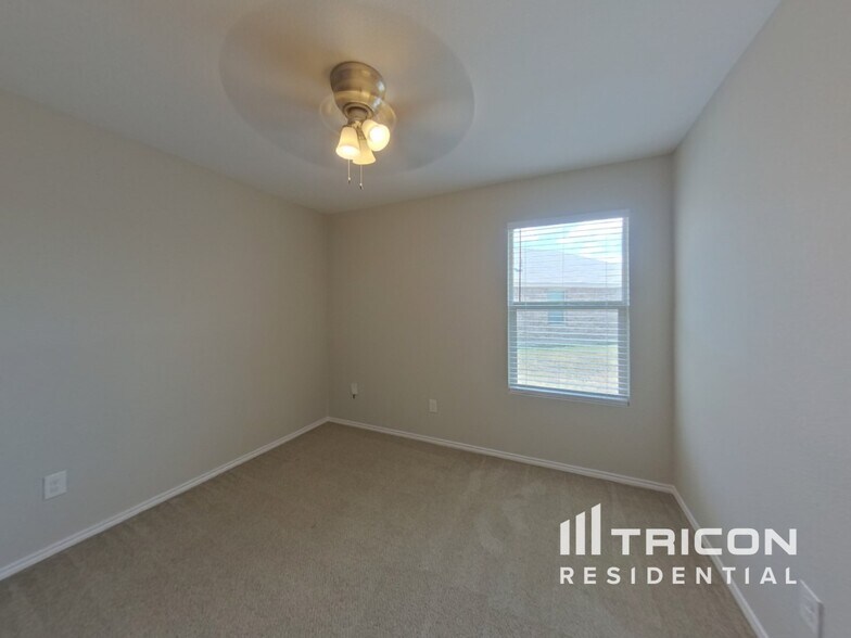 Building Photo - 6028 Parkview Hills Ln