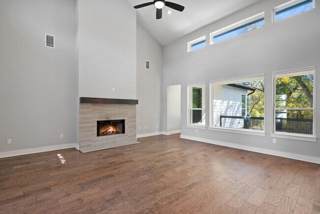 Building Photo - 3018 Sunridge Dr