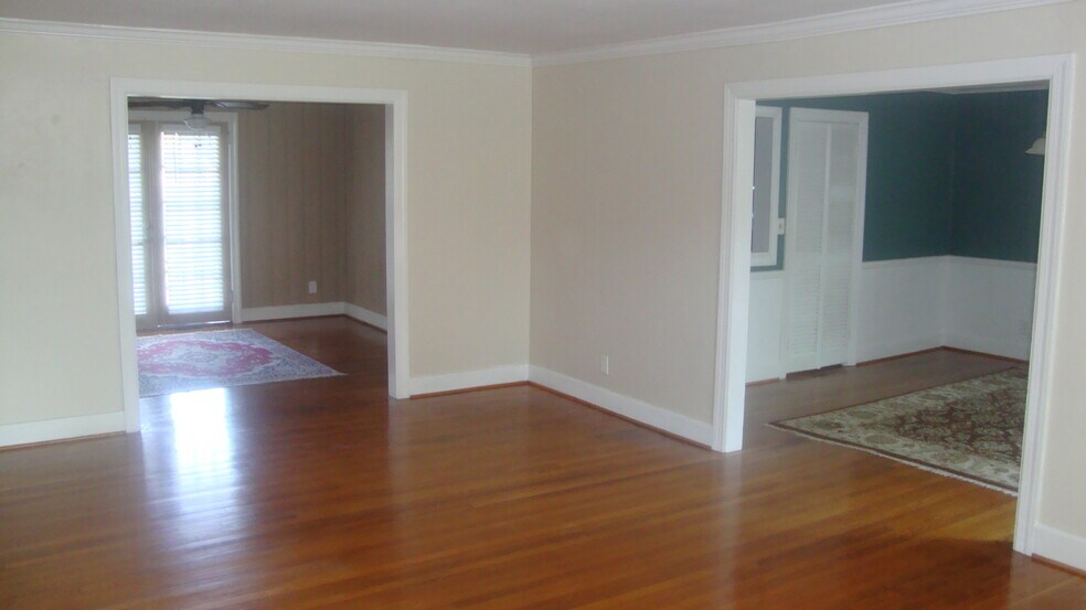 Building Photo - 1500 Meads Rd
