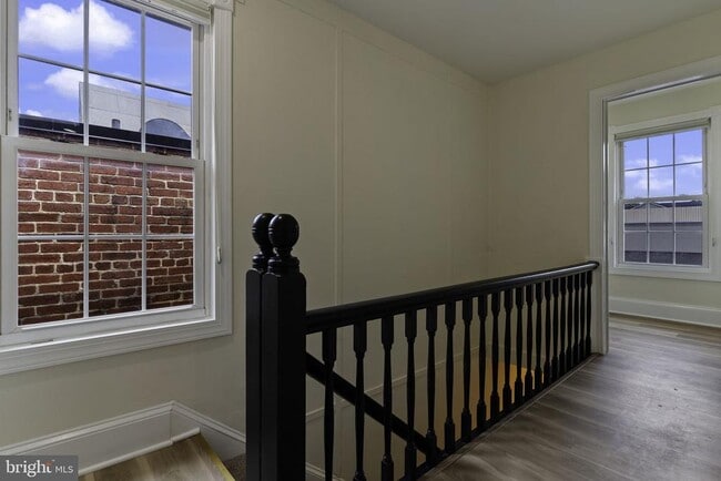 Building Photo - 1506 Mt Vernon Ave