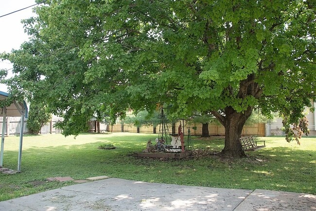 Building Photo - 2200 7th Ave