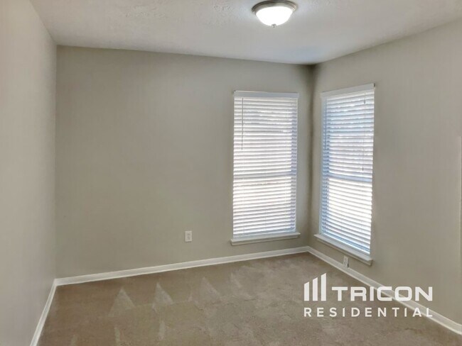 Building Photo - 1919 Creston Dr