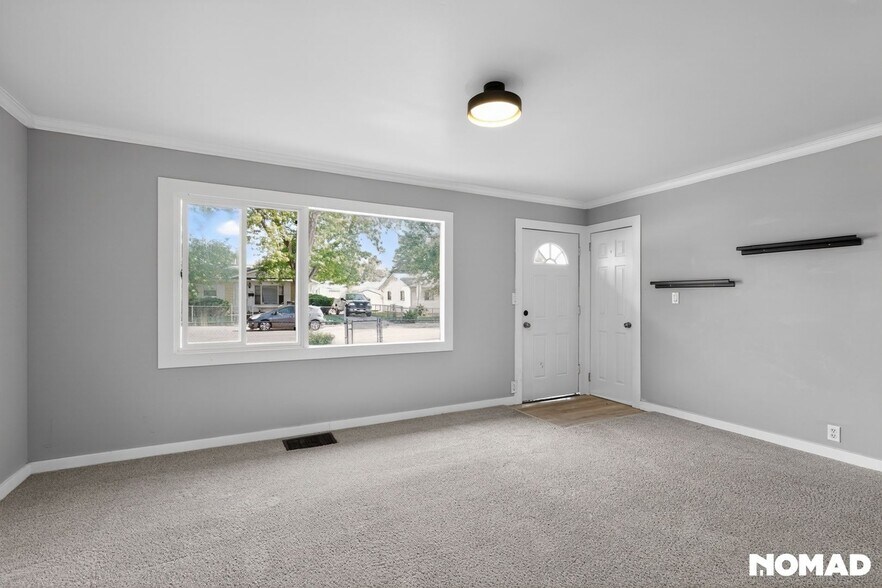Building Photo - 1137 Pando Ave