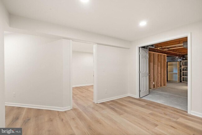 Building Photo - 13647 S Springs Dr