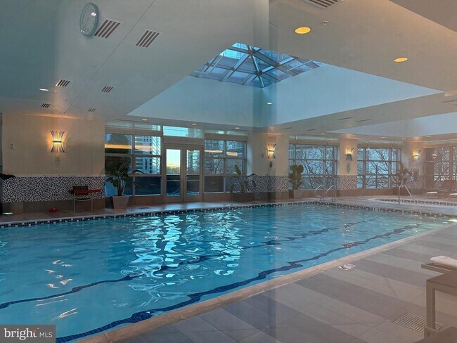 Building Photo - 1881 N Nash St