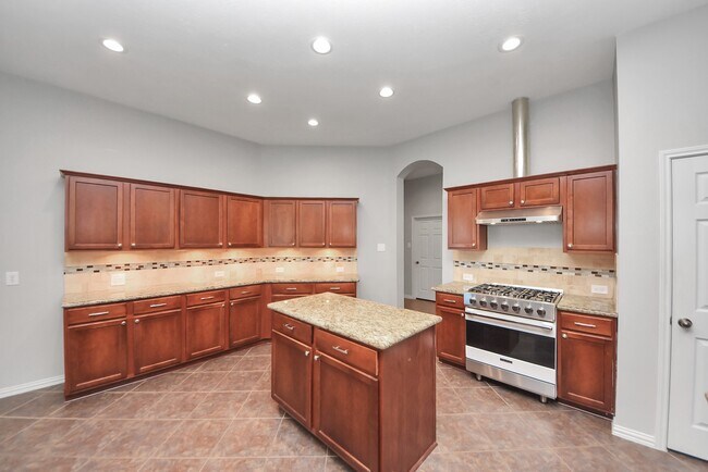 Building Photo - 18403 Sierra Falls Ct