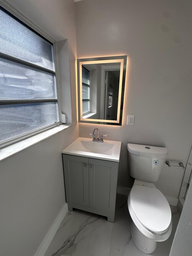 Building Photo - 40 NE 48th St