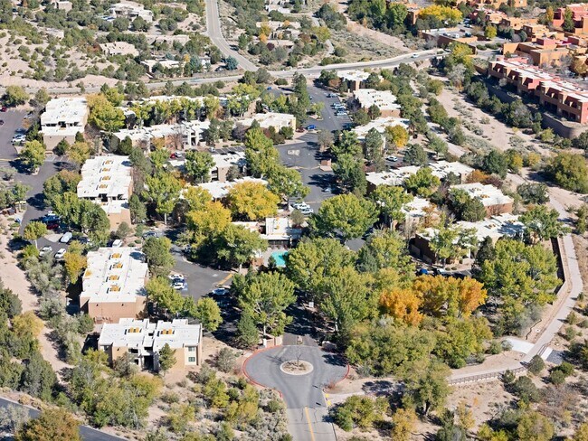 Building Photo - 941 Calle Mejia