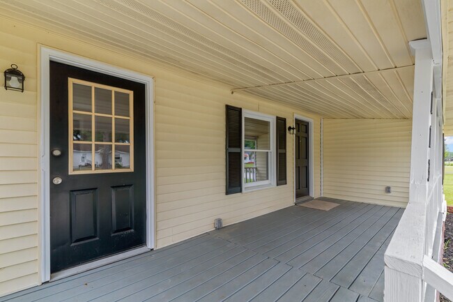 Building Photo - 113 Five Mile Rd