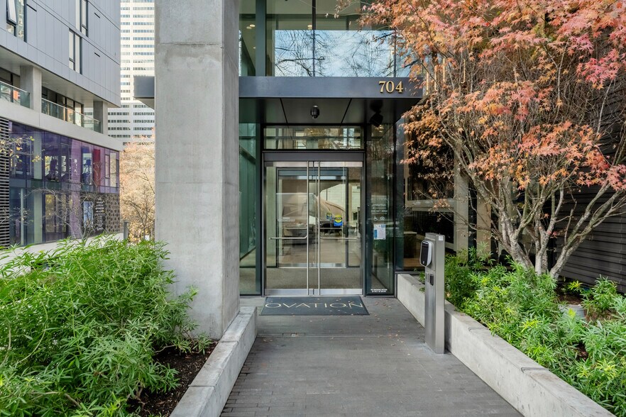 Building Photo - 702 Spring St