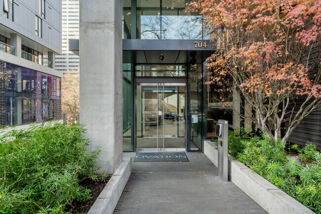 Building Photo - 704 Spring St