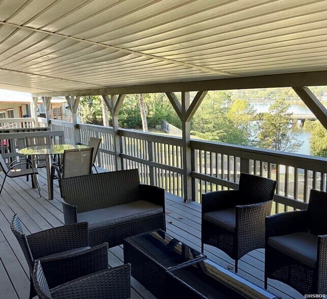 Building Photo - 115 Ledgerock Rd