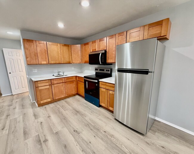 Building Photo - 2443 S 7th St