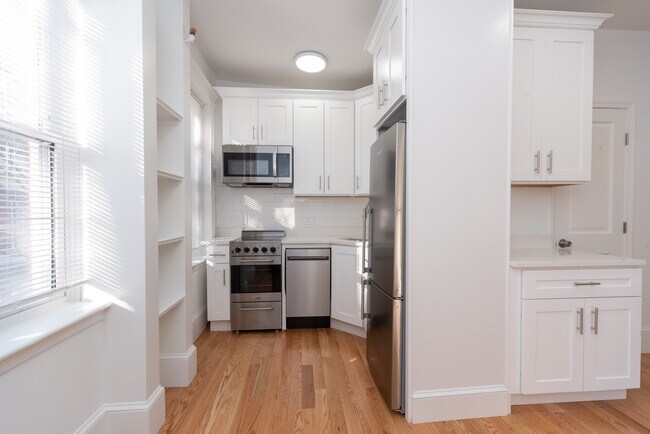 Building Photo - 175 Hemenway St