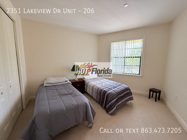 Building Photo - 2351 Lakeview Dr