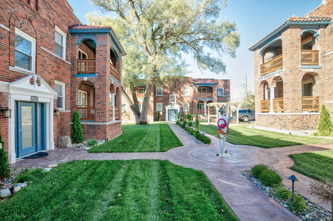 Front good - Courtyard On Maple Apartments-Student Housing