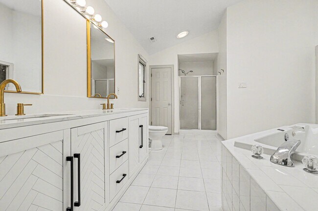 Building Photo - Large 4 Bedroom/2.5 Bathroom Home in Bon Air ***Available Early/Mid April***