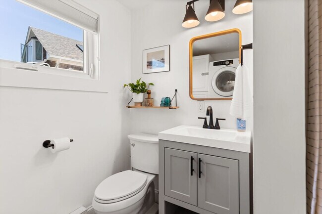 Building Photo - 1611 NH-1A