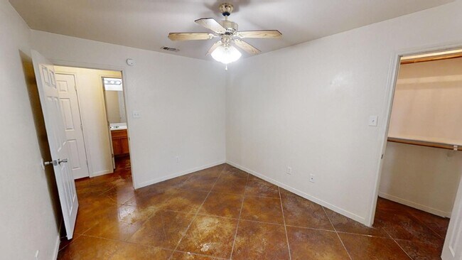 Building Photo - 803 Harley Dr