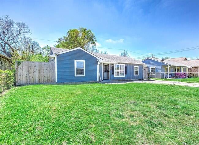 Building Photo - 3910 Luca St