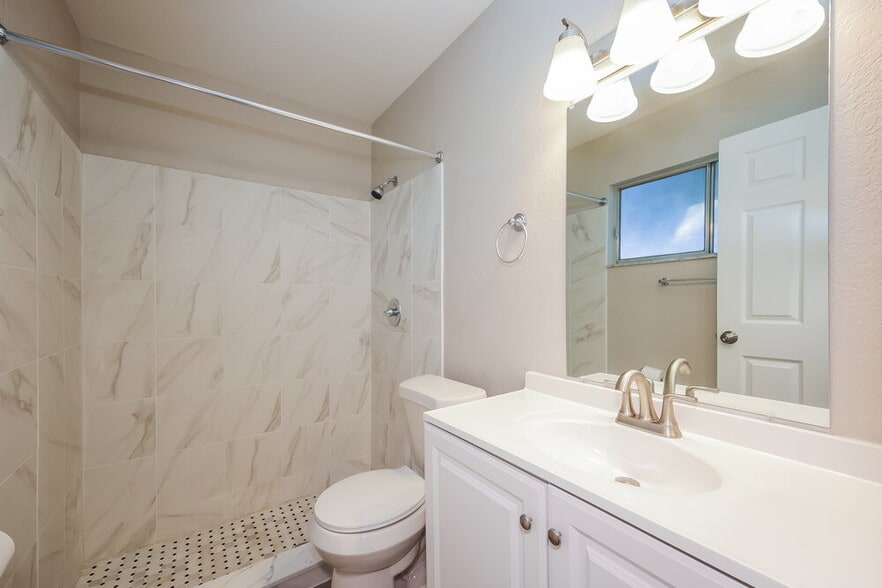 Building Photo - 3507 Montclair Cir