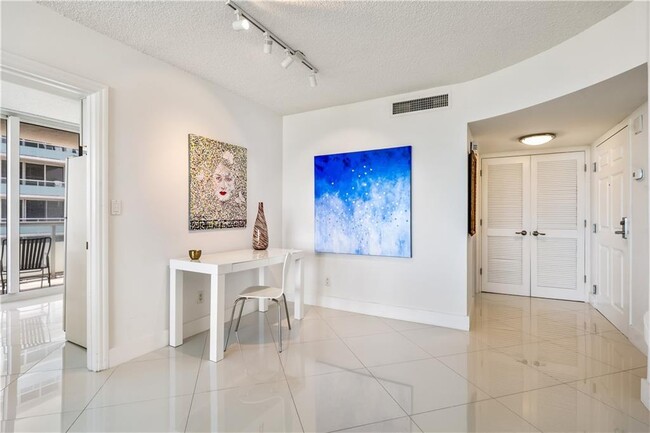 Building Photo - 3554 Ocean Dr