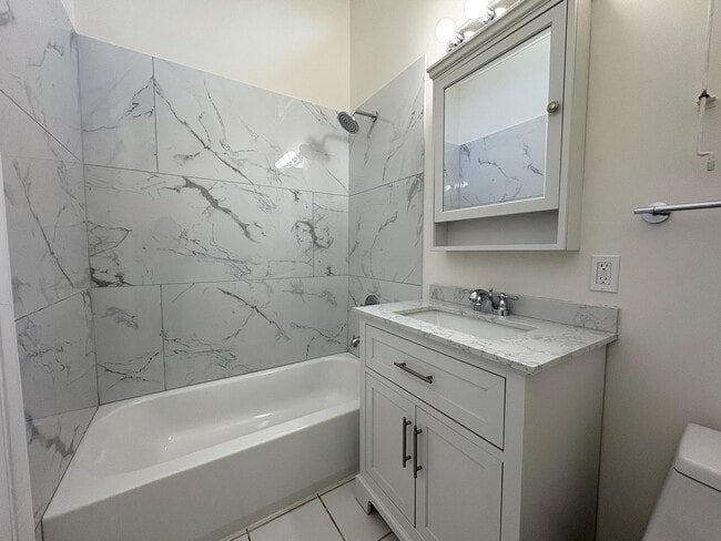 Building Photo - Charming Palo Alto Home with Beautiful Landscaping!