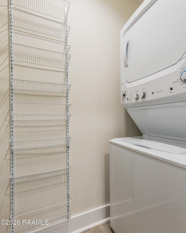 Building Photo - 111 Oak Plns Aly