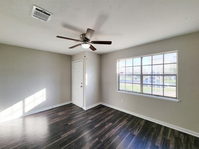 Building Photo - 4119 Holloway Dr
