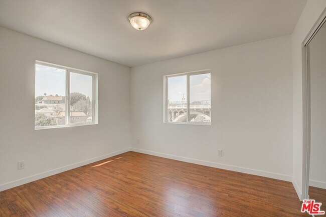 Building Photo - 419 S Lorena St