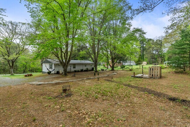 Building Photo - Updated 3-Bedroom Home on Quiet Street in Charlotte Court House!