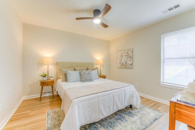 Building Photo - 548 N 6th St