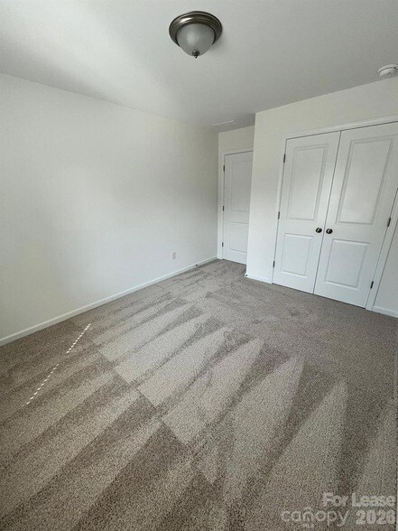 Building Photo - 2690 Yeager Dr NW