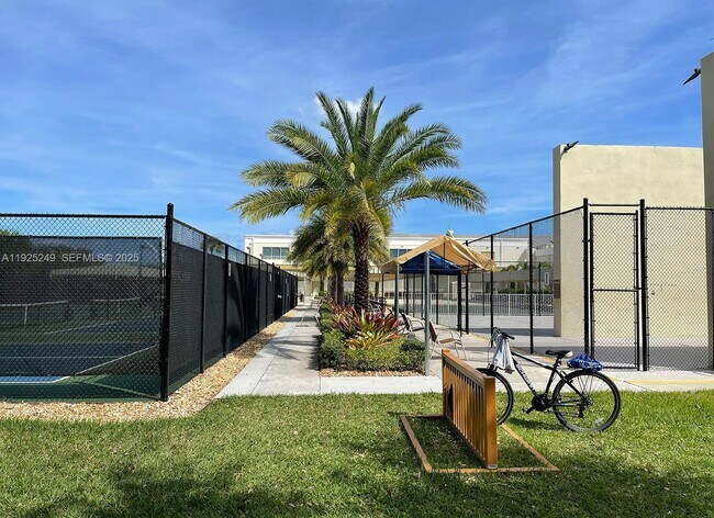 Building Photo - 47 Waltham B