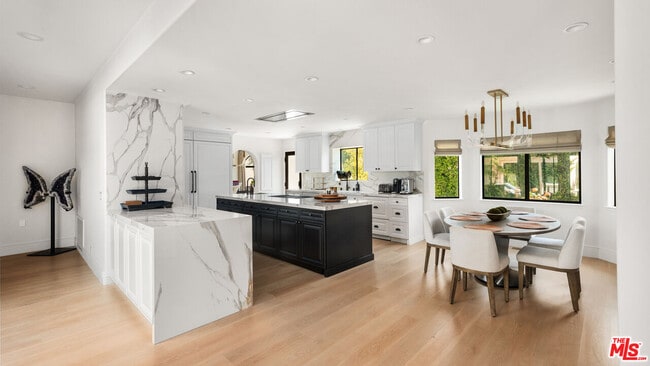 Building Photo - 28820 Grayfox St