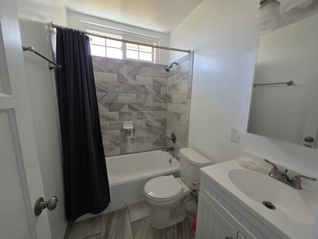 Building Photo - 1349 W 35th Pl