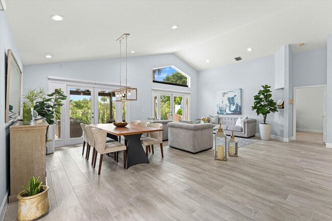Building Photo - 10112 Aqua Vista Way