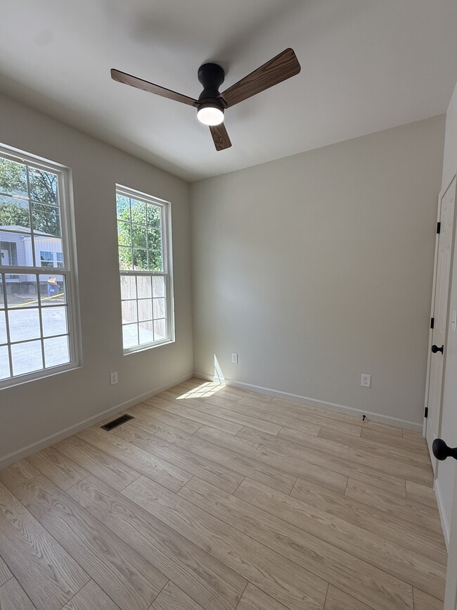 Building Photo - 2213 Cityview Ave