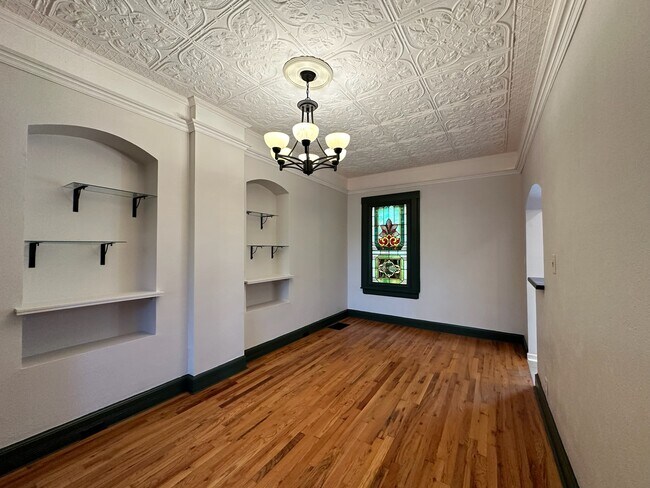 Building Photo - 1520 E 35th Ave