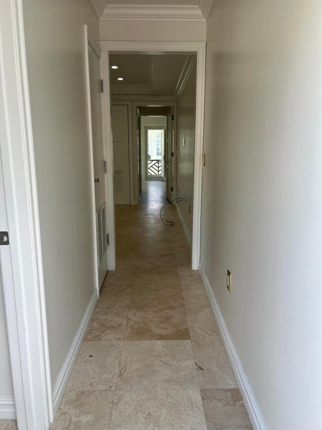 Building Photo - 252 Oleander Ave