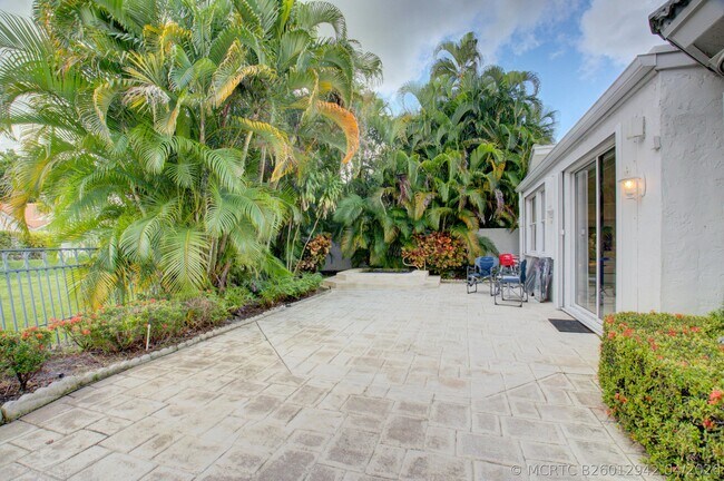 Building Photo - 2106 NW 60th Cir