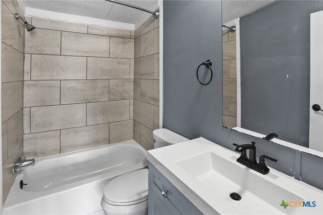 Building Photo - 154 Oak Lawn Dr
