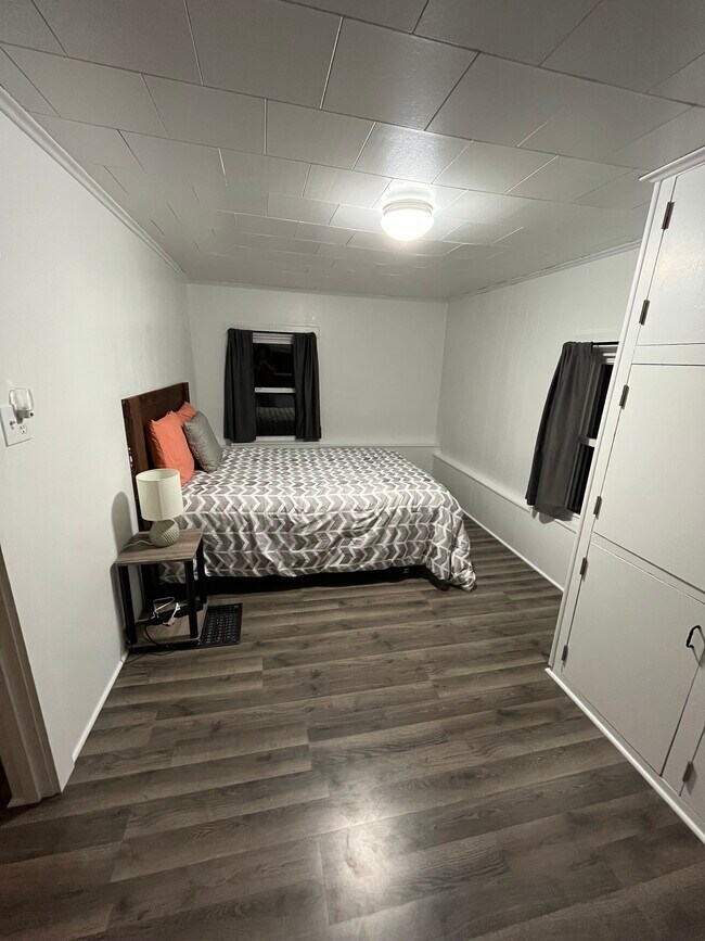 Building Photo - 310 S Butler St